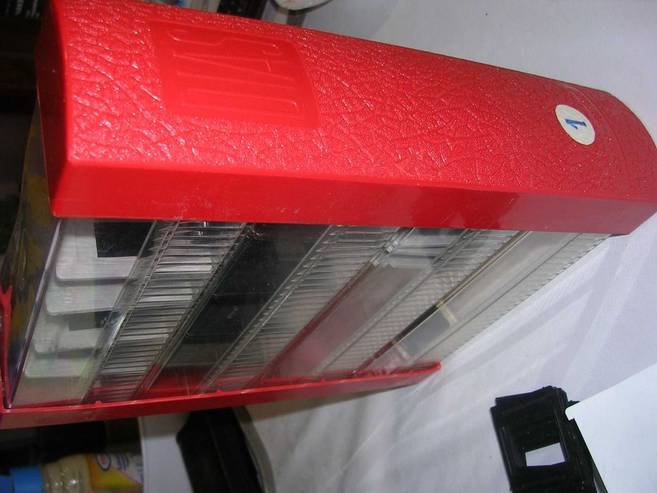 Кутия за диапозитиви и рамки ГДР