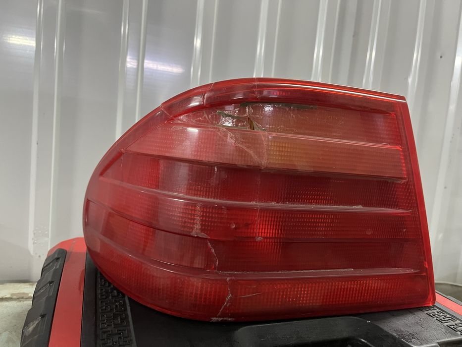 Продам фара мерседес 210