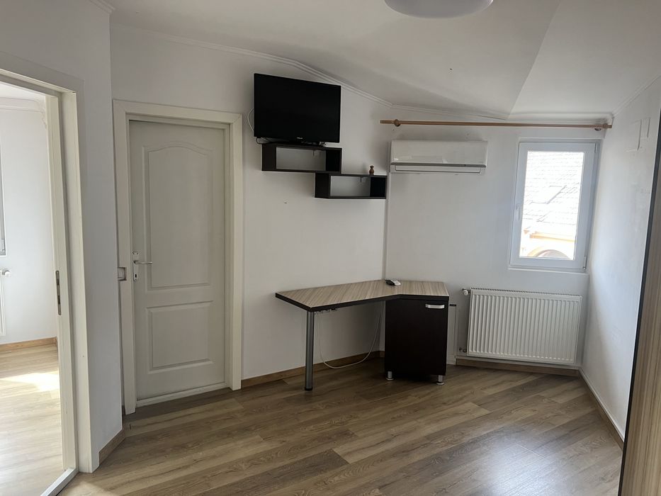 Spațiu de inchiriat - manichiura, coafor, masaj, birouri