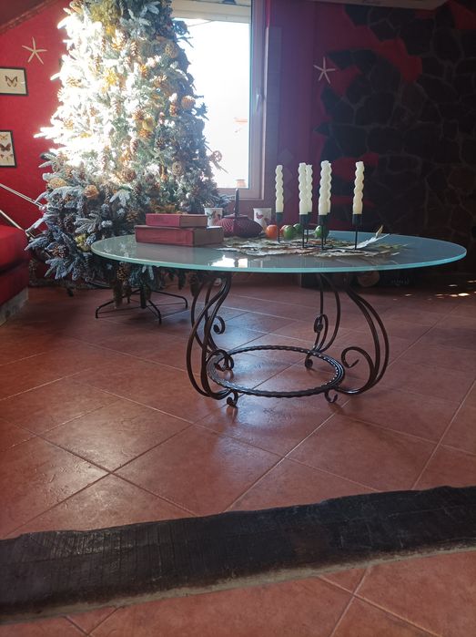 Маса, ковано желязо, матирано стъкло