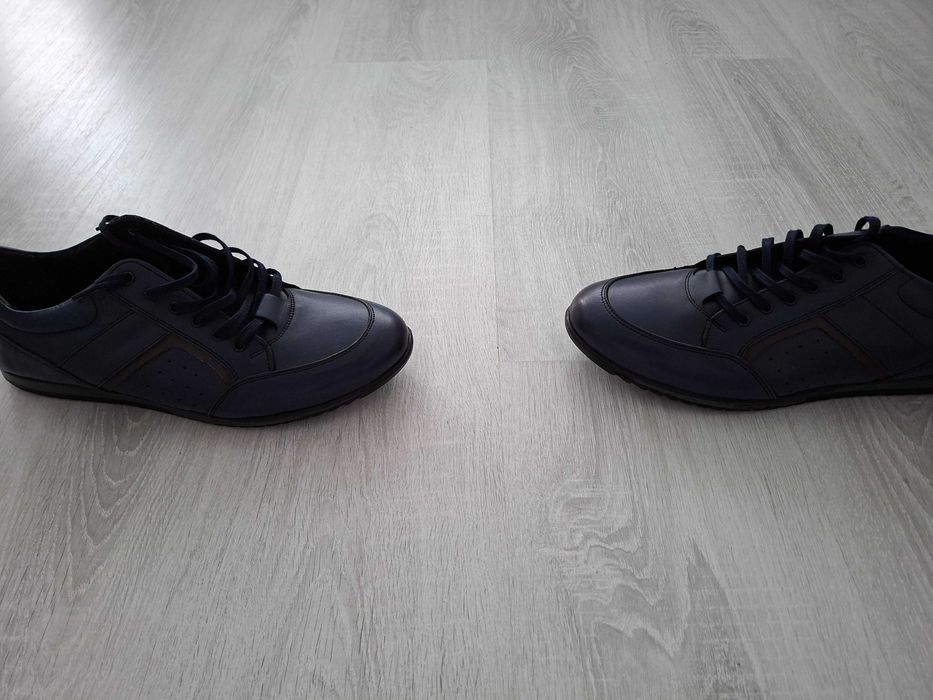 Vand 3 perechi de pantofi nr.43