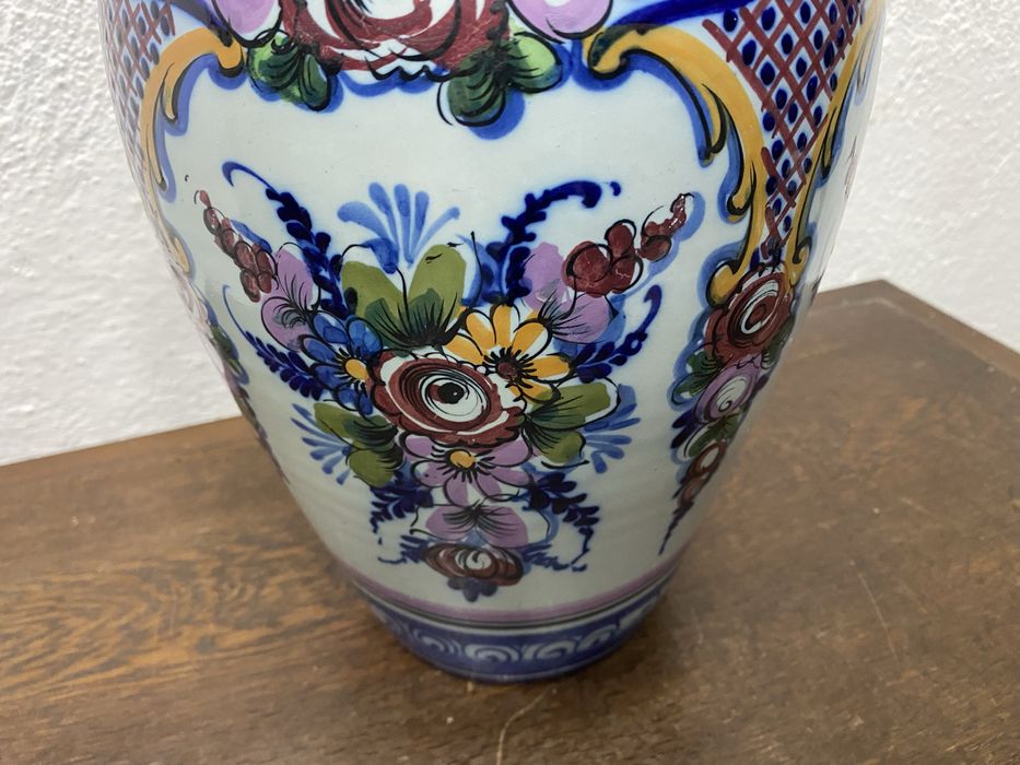 Португалска порцеланова ваза с капа урна