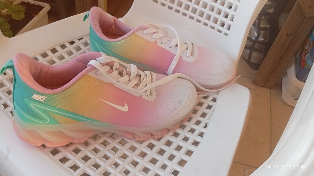 Дамски маратонки Nike