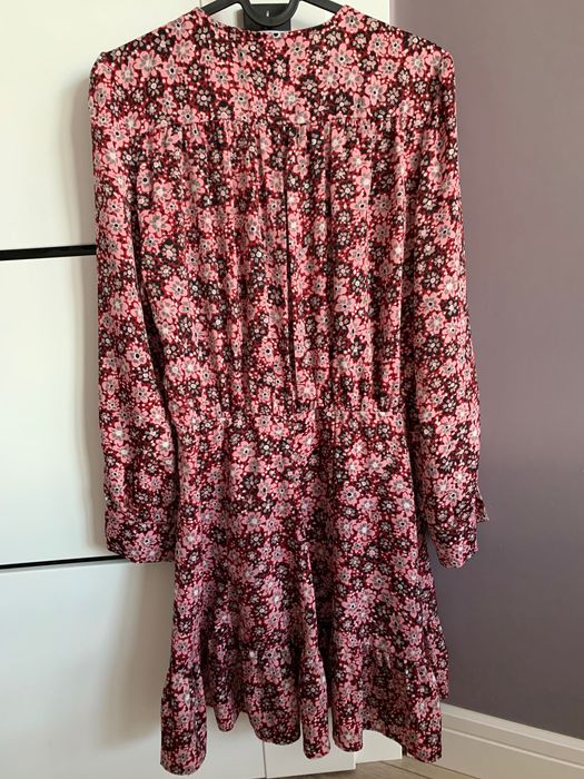 Къса рокля с дълги ръкави