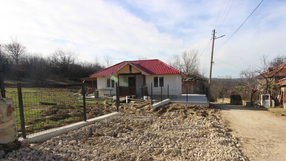 Къща с парцел в с. Камещица, общ. Габрово