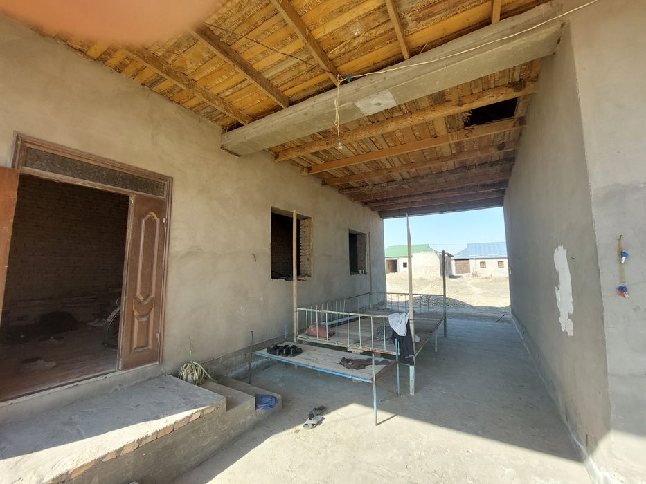 Termez tumanda  yangi uchaska sotiladi juda arzon narxda