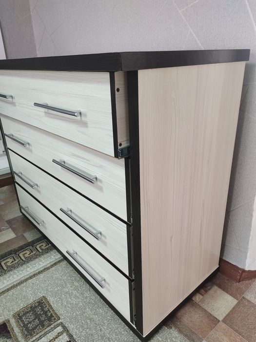 Продаю комод и стол компьютерный