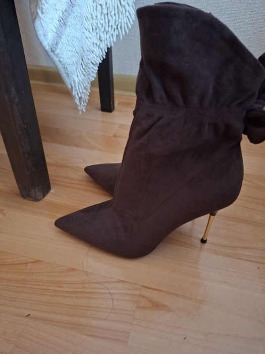 Продам новые ботинки весна