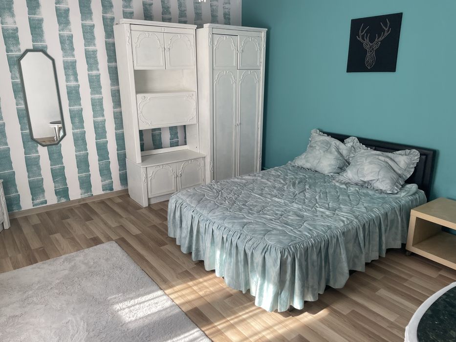 Apartament de 100m3 cu 3 camere si curte