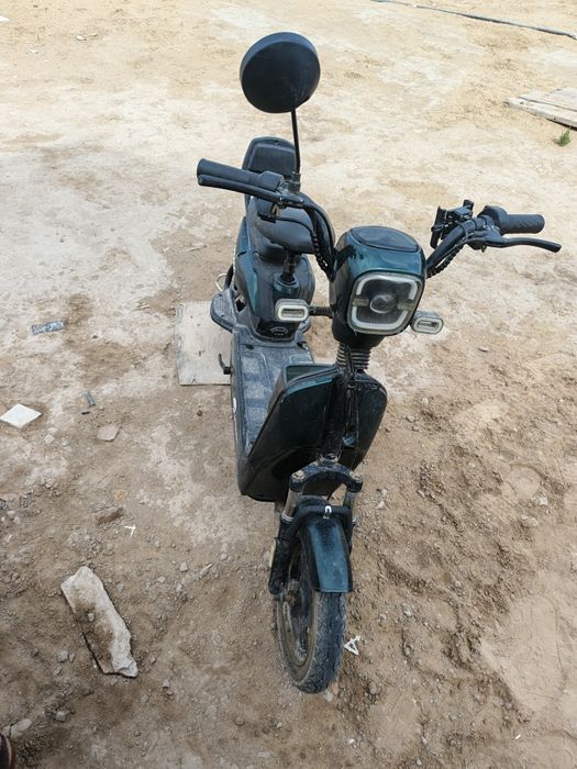 Skuter satiladi batarikasi joq kelisip beremen