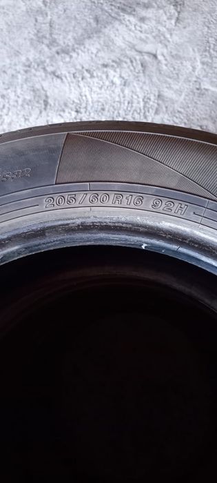 Продам летние шины 205/60/16