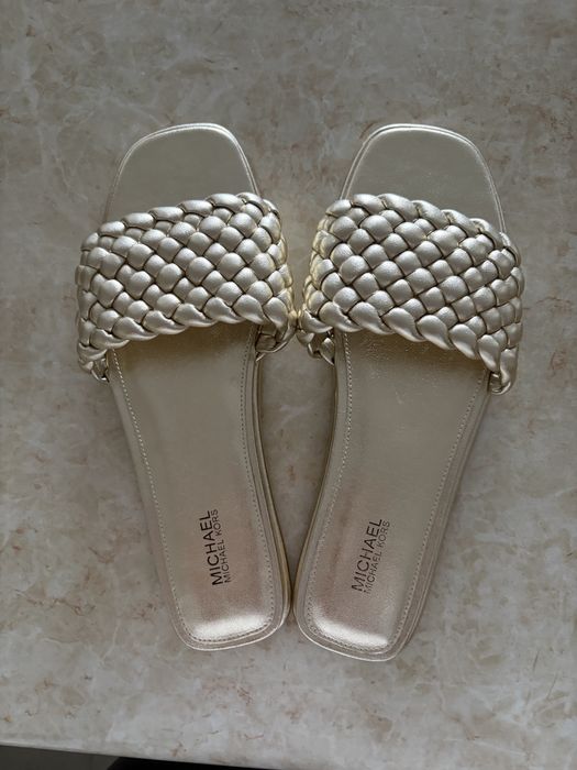 Нови чехли Michael Kors