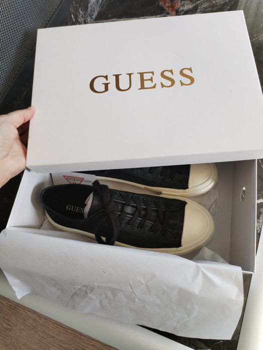 Нови кецове на Guess