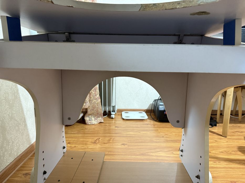 Стол для учебы отдам