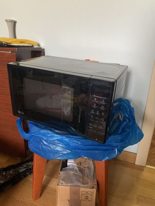 Продам Микроволновку LG