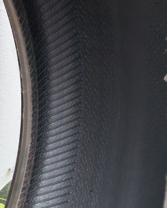 Продам 235/50 R19  комплект Continental