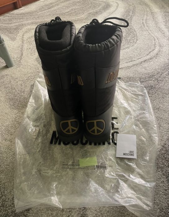 Moon Boots Love Moschino