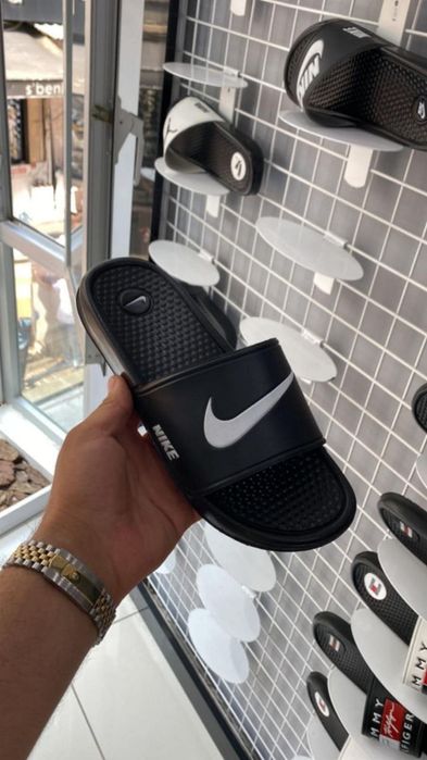 Slapi bărbați superbi