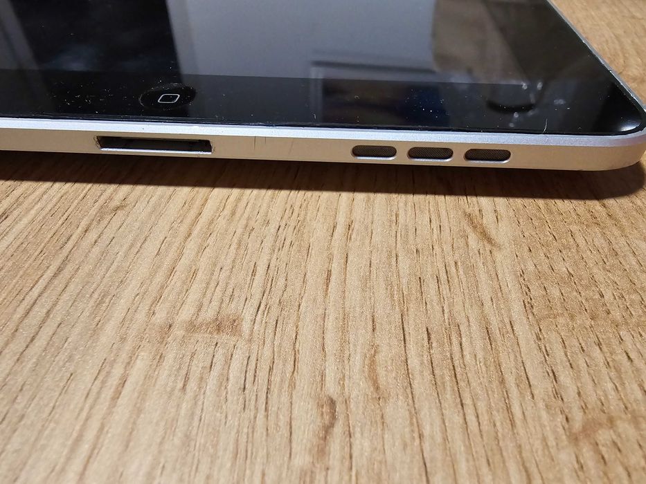 Apple iPad 1st Gen (A1337 EMC 2328) 64GB + 3G – За части / Подута батерия
