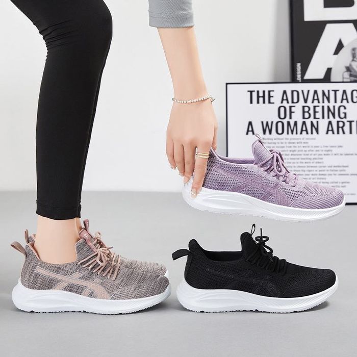 Женские кроссовки (36 размер)