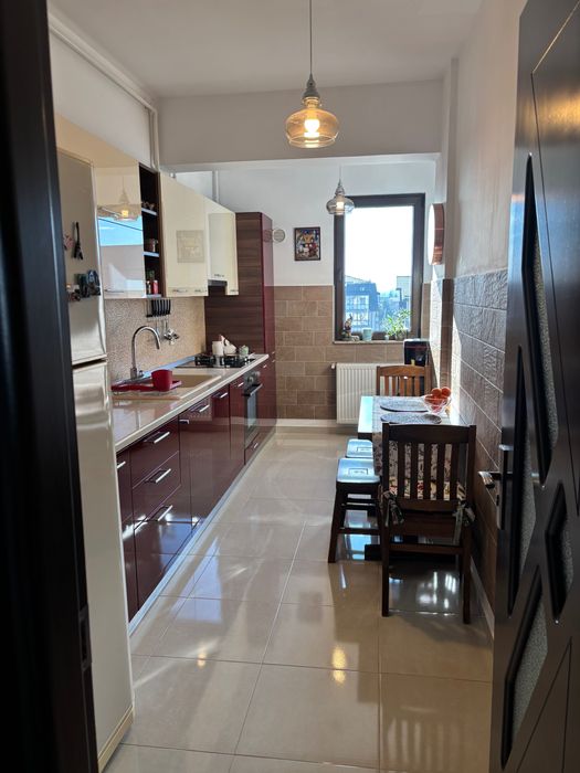 Apartament și 2 garaje subterane Fundeni Dobroesti, proprietar