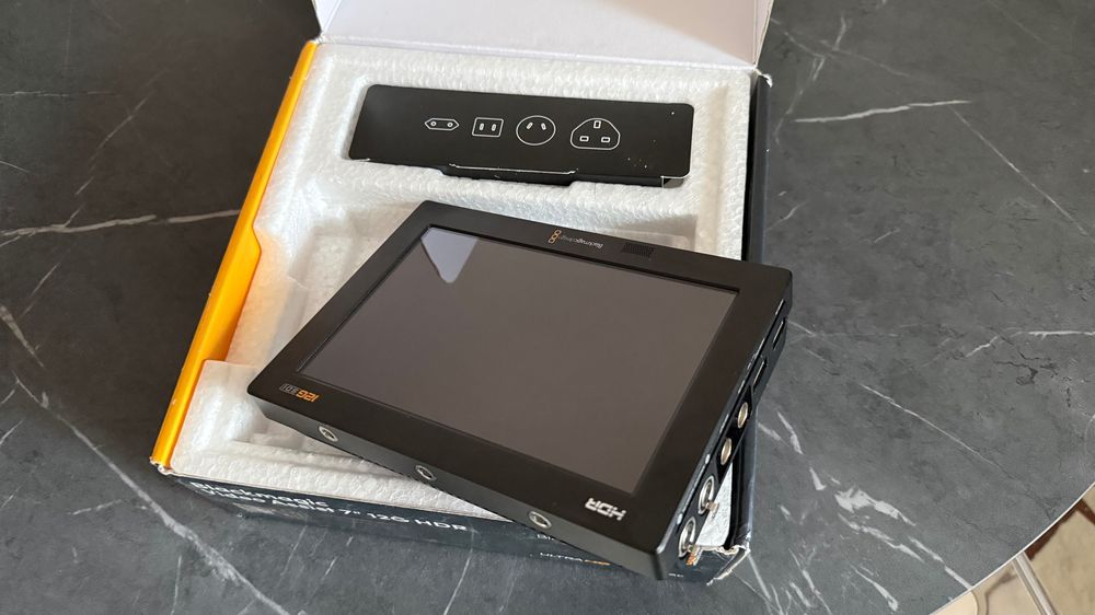 12G 4k HDR Video Assist 7” blackmagic design