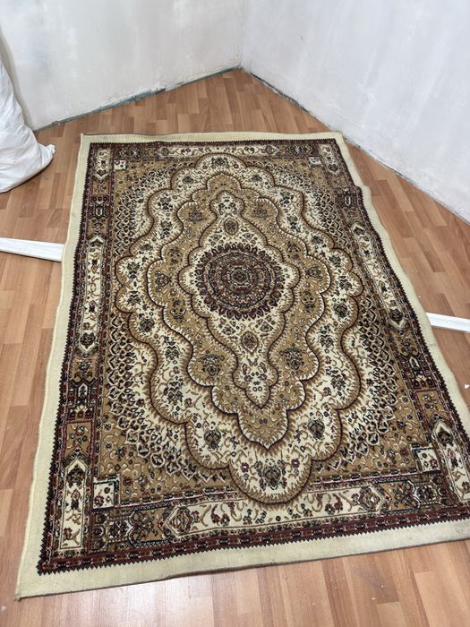Срочно Продам ковер 1,5*2,2 м