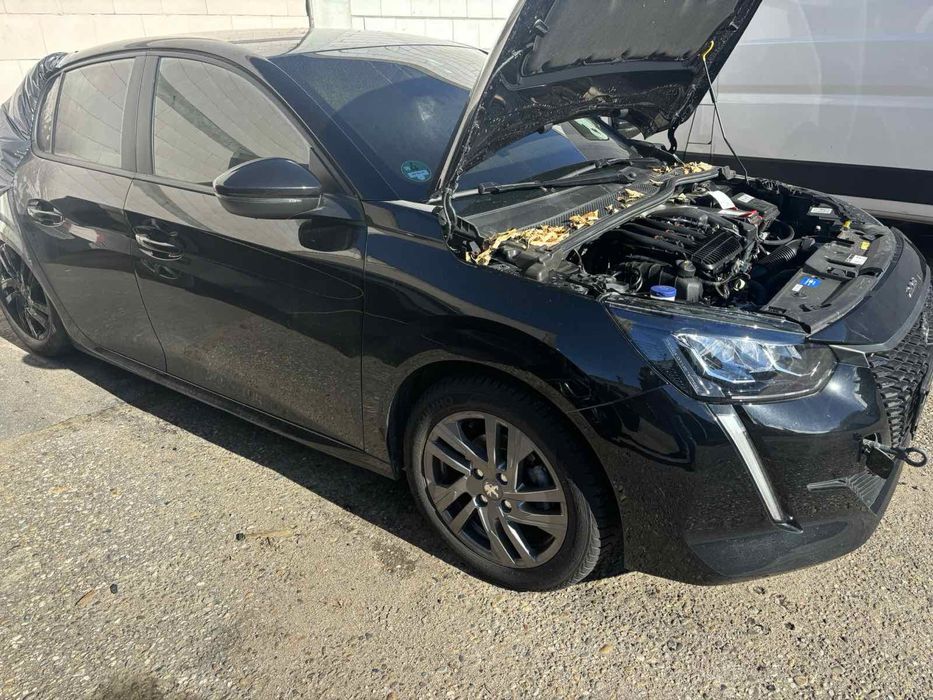 На части Peugeot 208 1.2 бензин 42000км 2021г ръчка