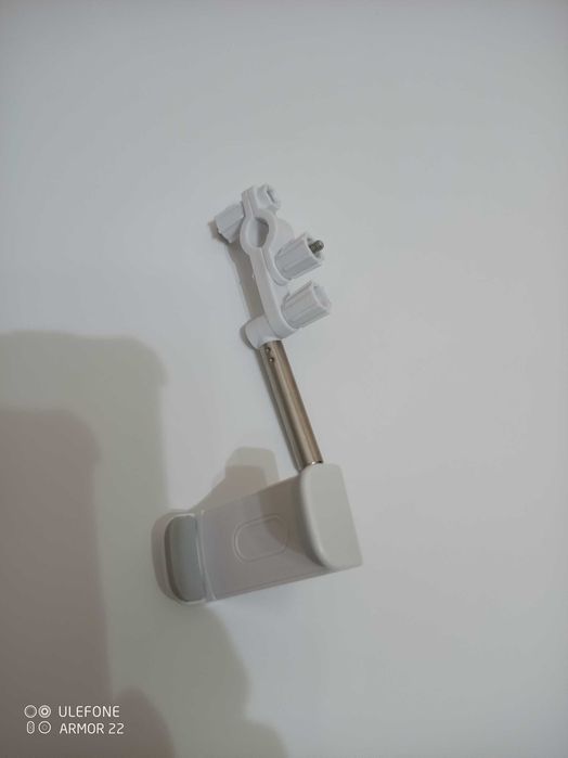 Suport universal pentru telefon