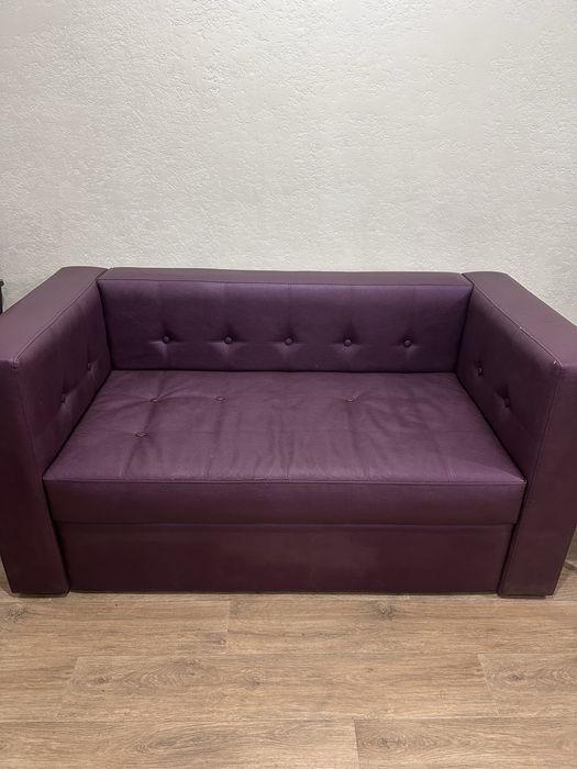 Диван кожаный 30000