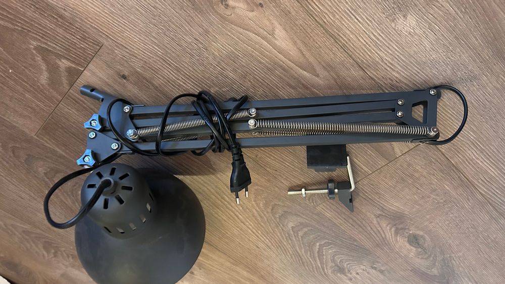 Лампа със стойка за микрофон