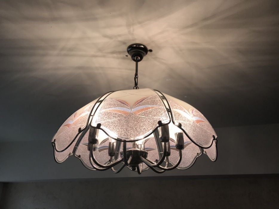 Vand lustra 8 becuri impecabila ca si noua