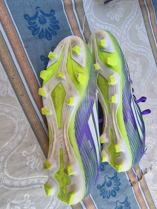 Ghete de fotbal cu crampoane
