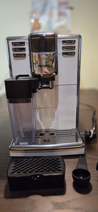 Expressor super-automat Phillips EP5361/10 seria 5000 Latte Go