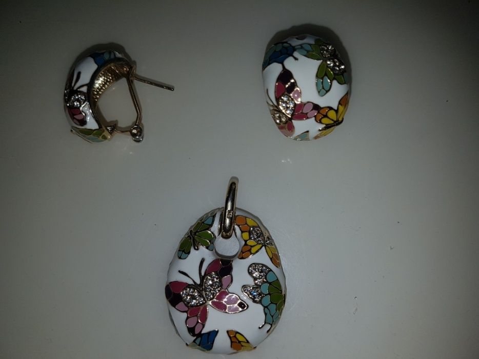 Кулон и серьги позолоченные, покрытые  эмалью