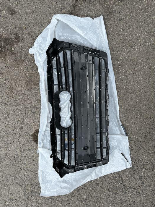 Предна решетка Audi A4 B9