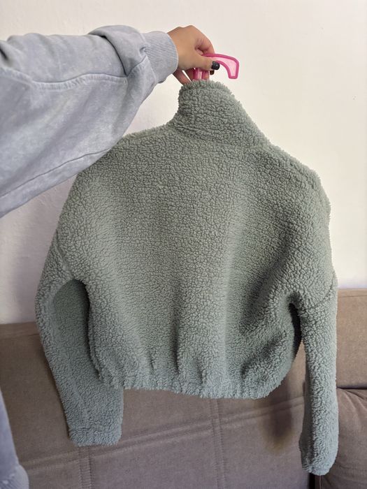 Дамско късо пухкаво яке