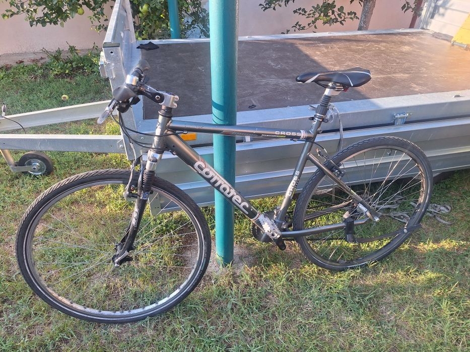 Bicicletă Corratec Cross – Cadru Aluminiu, Echipare Shimano Deore 3x9 Viteze