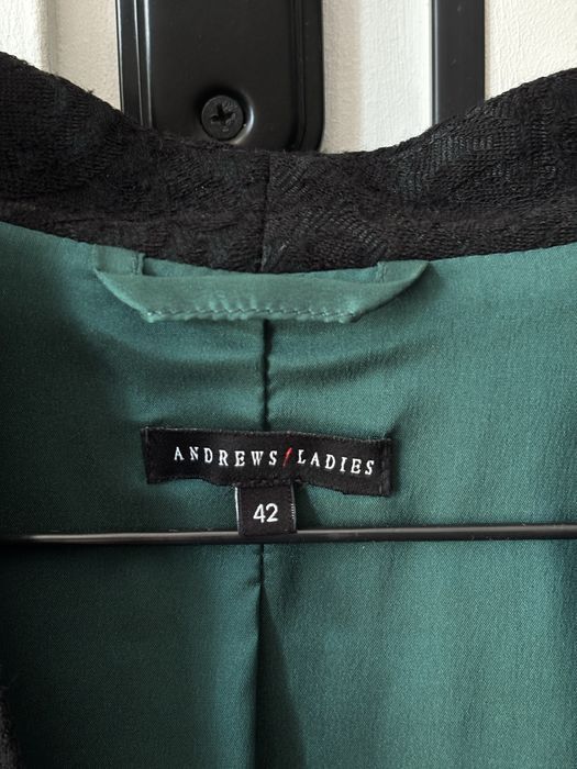 Черно сако с мотиви Andrews Ladies