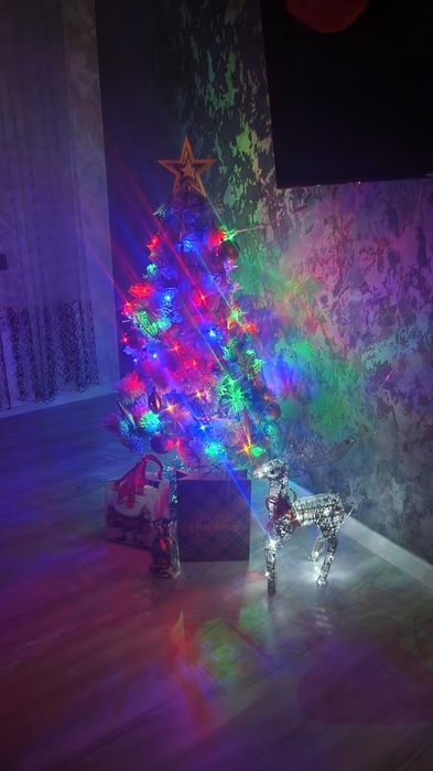 Продам ёлку искусственную.