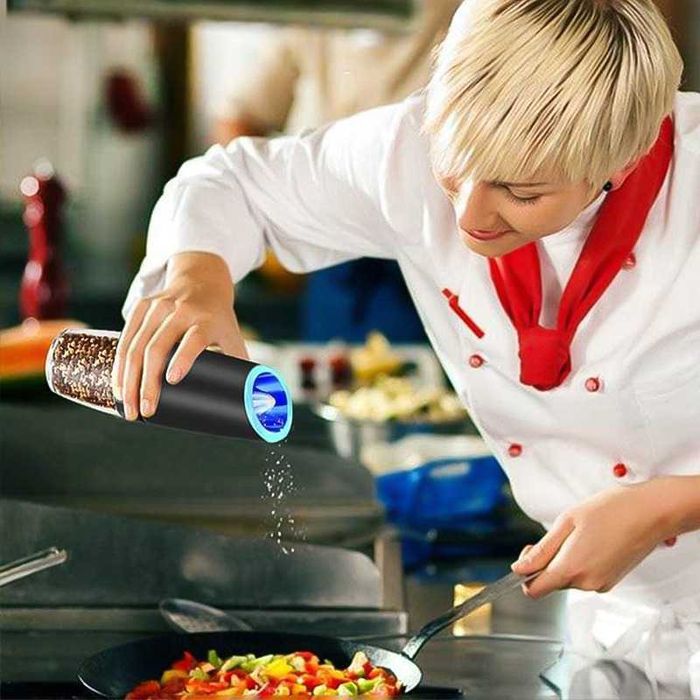 Електрически мелнички за сол и черен пипер, 2 броя в комплект