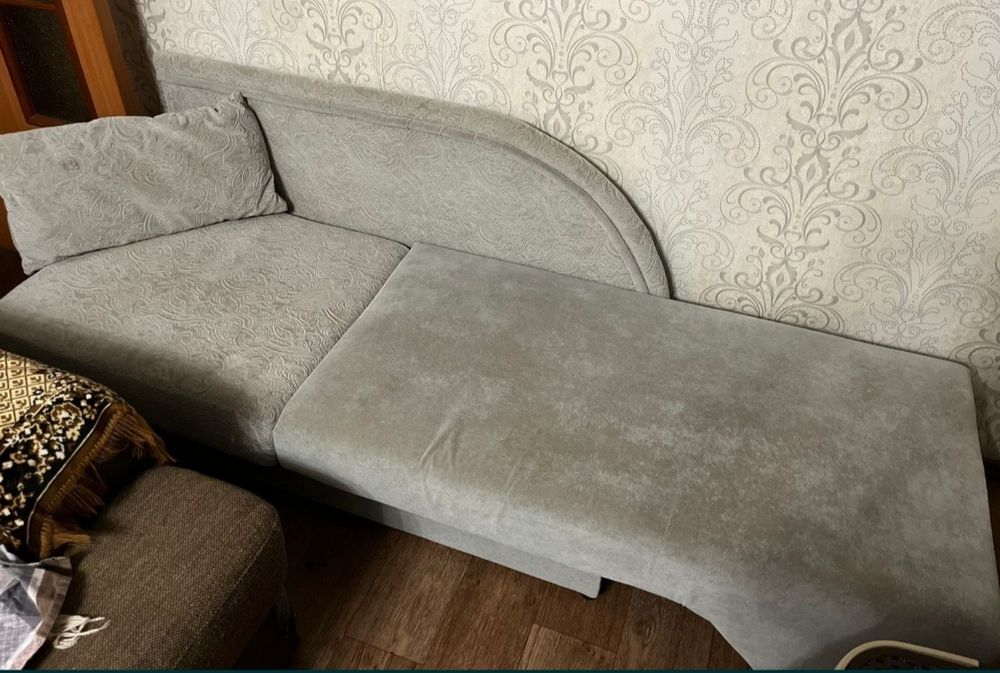 Диван софа с ящиком для постели, типа кресло кровать.
