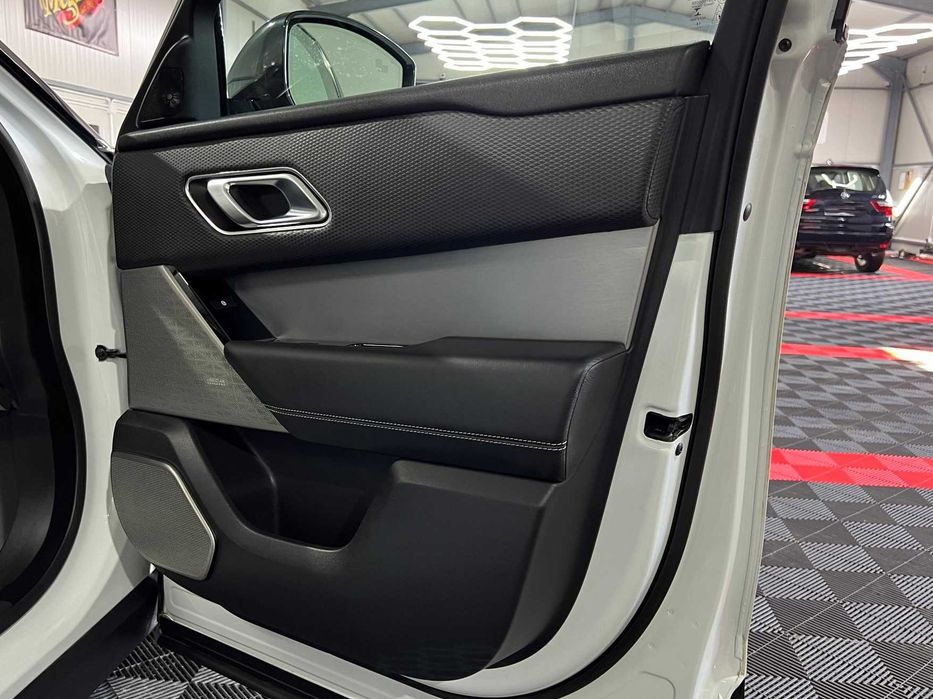 Range Rover Velar D300 SE / 300 CP. R-Dynamic. Achiziționat NOU din România – 0 km.