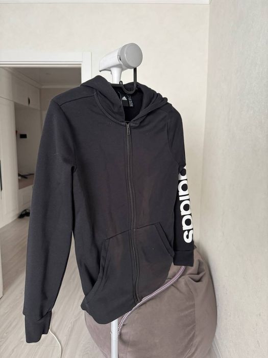 Продаётся женский спортивный костюм