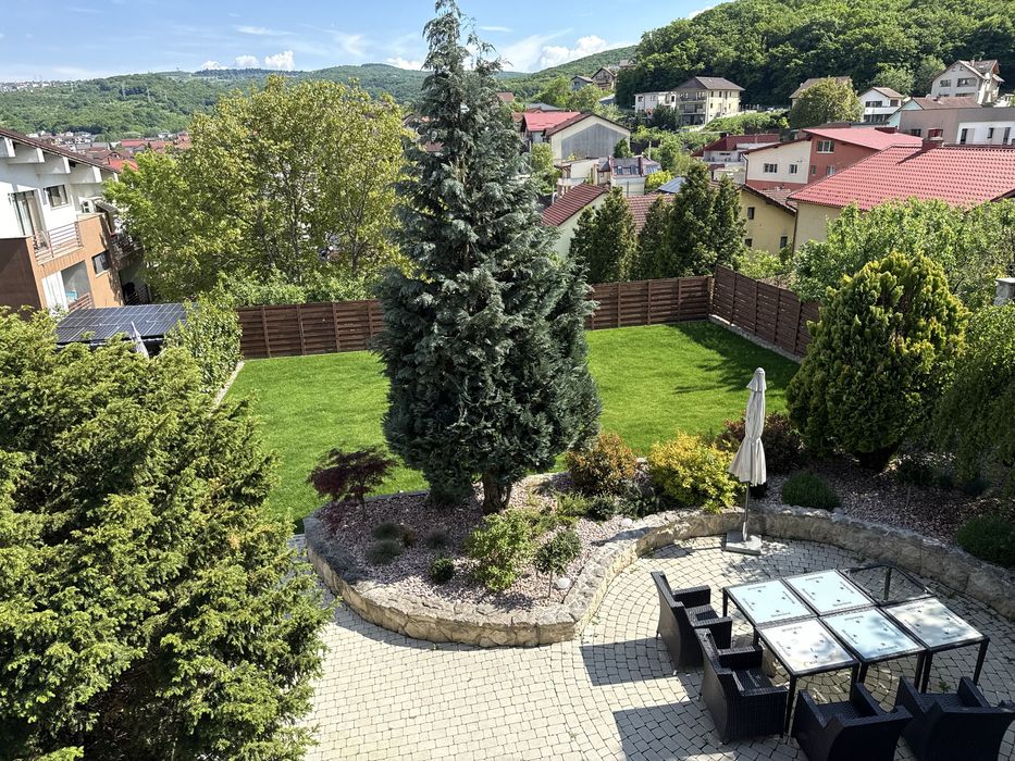 Persona fizica vand casa individuala in manastur!
