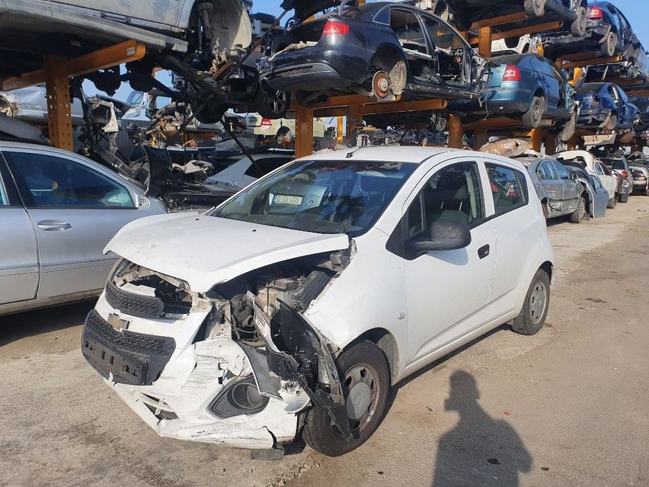 Dezmembrez Chevrolet Spark motor 1.0 benzina 68 cp, LMT kit pornire ambreiaj volanta plafon bara compresor ac dezmembrari