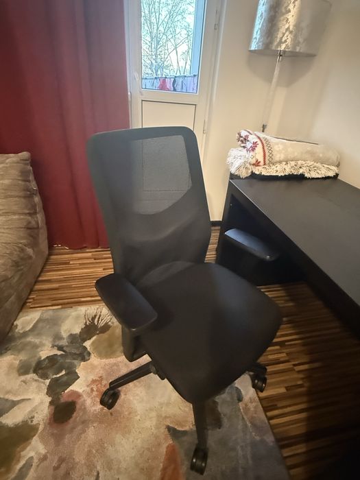 Vand birou ikea si scaun de birou