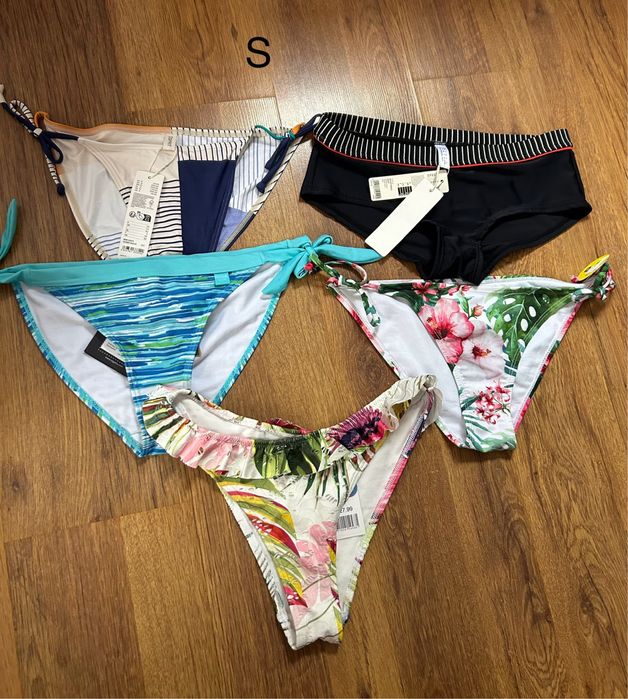 Sutiene si slipi de baie bikini