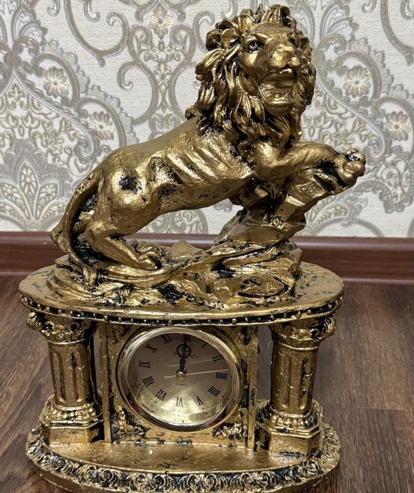Сувенир Лев с часами/suvenir soatli Sher