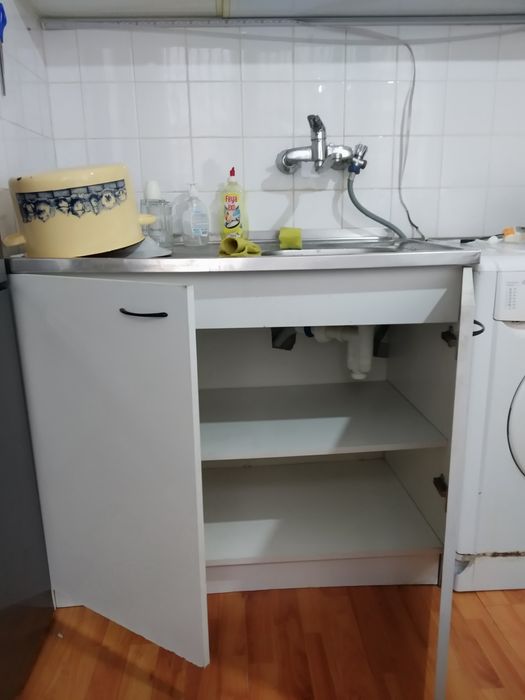 Шкаф с мивка, сифон и смесител